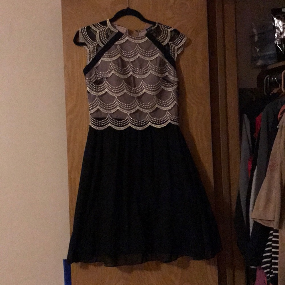 Dress - Picture 2 of 4